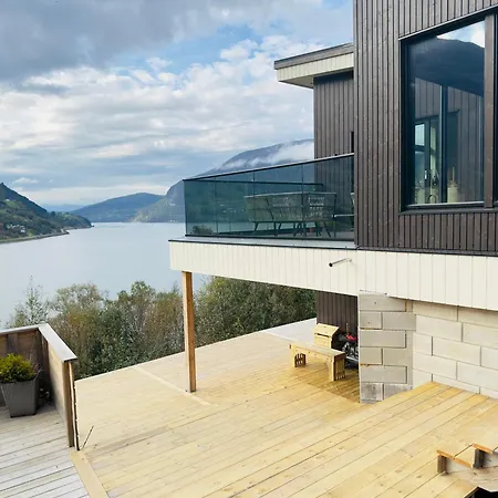 With Panorama View אולדן